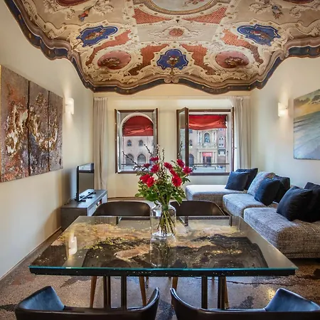 Urbanicooh Paracelso - Piazza Maggiore View *