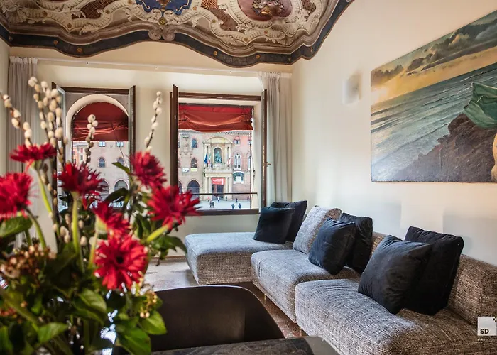 Urbanicooh Paracelso - Piazza Maggiore View Apartment *