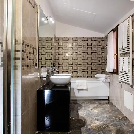 Urbanicooh Paracelso - Piazza Maggiore View Болонья