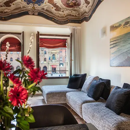 Urbanicooh Paracelso - Piazza Maggiore View Apartmán *