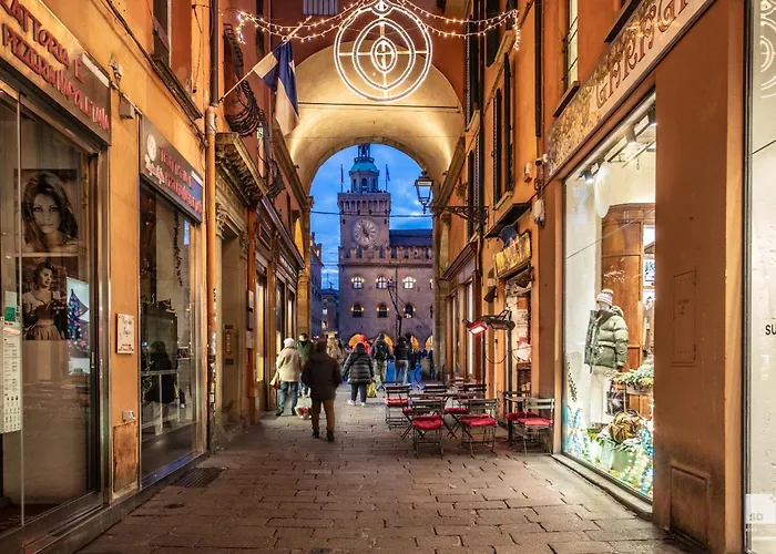 Urbanicooh Paracelso - Piazza Maggiore View *